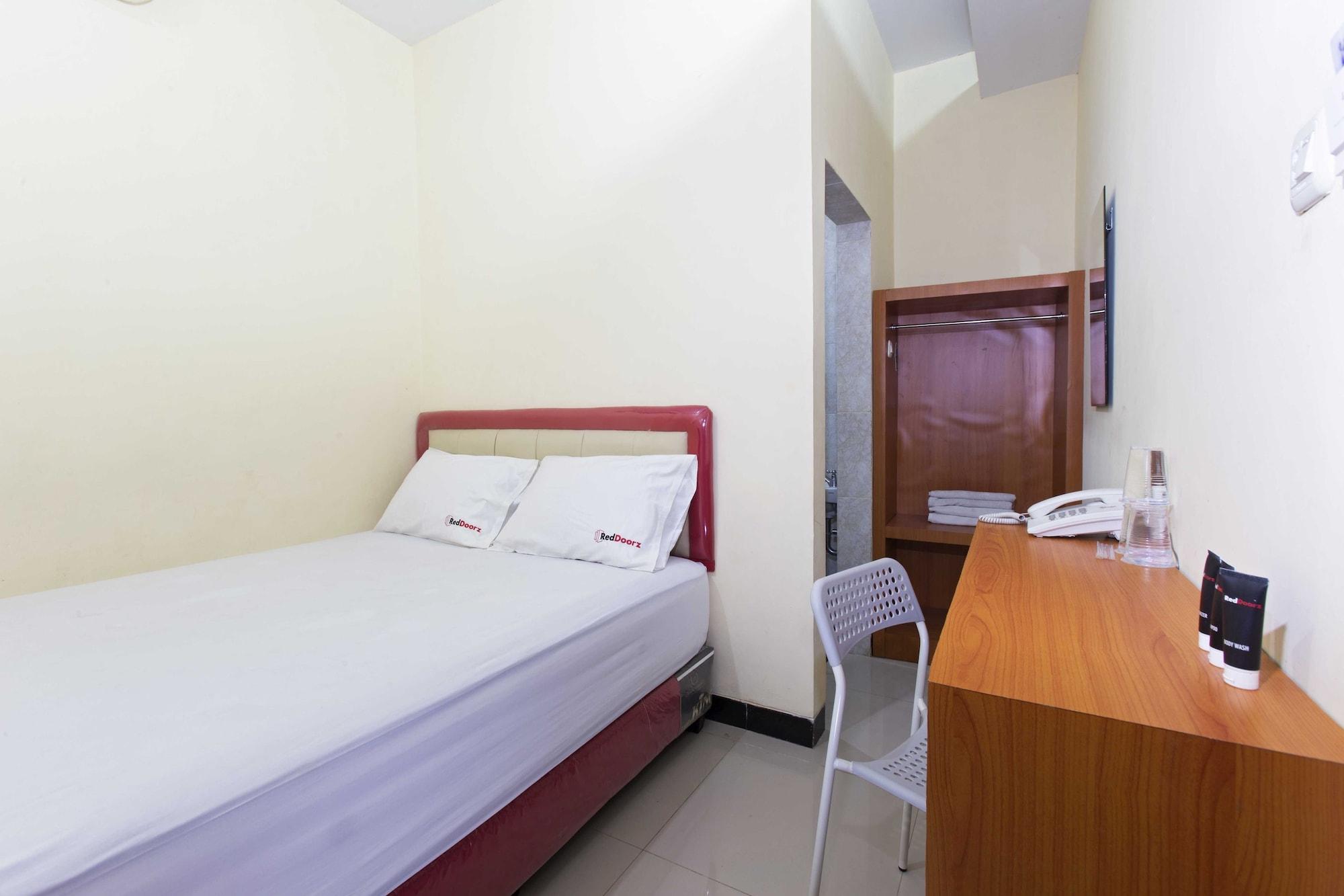 Reddoorz @ Jalan Pemuda Hotel 3*
