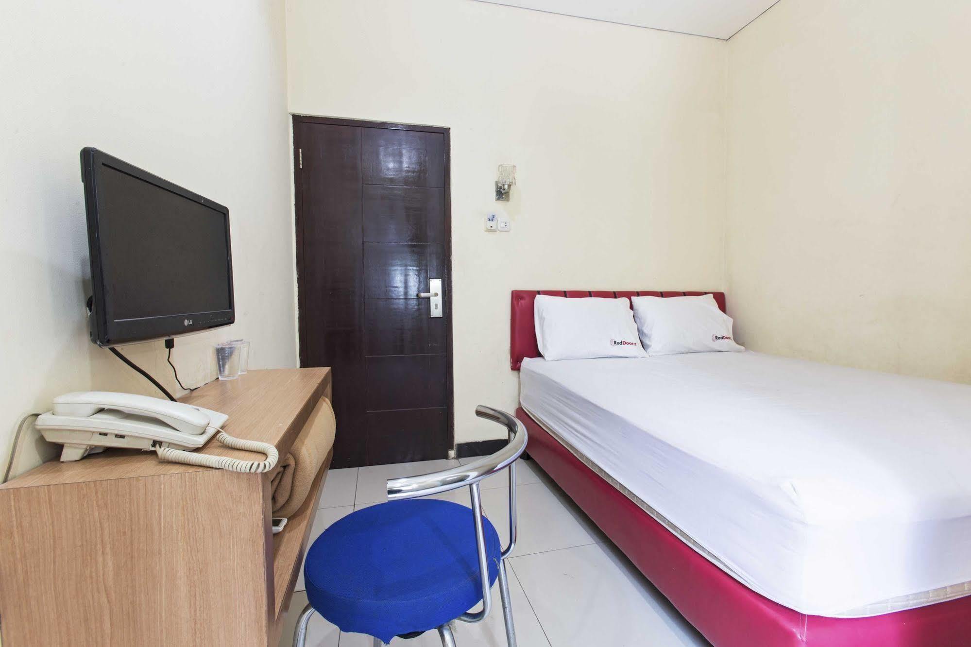 Reddoorz @ Jalan Pemuda Hotel