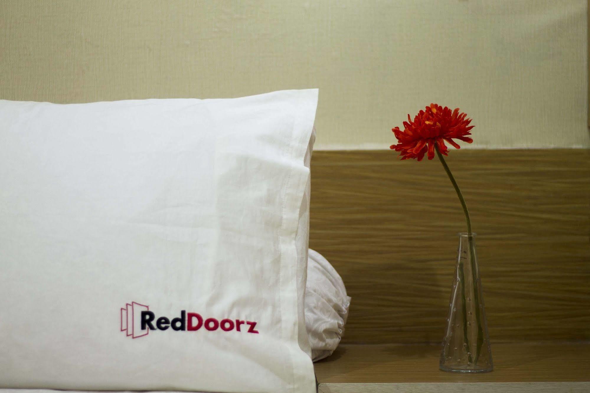 Hotel Reddoorz @ Jalan Pemuda 3*