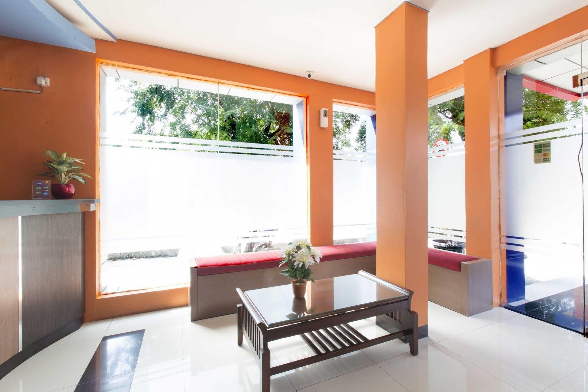Hotel Reddoorz @ Jalan Pemuda 3*
